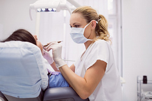 Стоматологическая клиника, статья: Как лечат кариес зубов? 